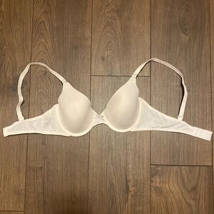 NWOT Maidenform ivory bra